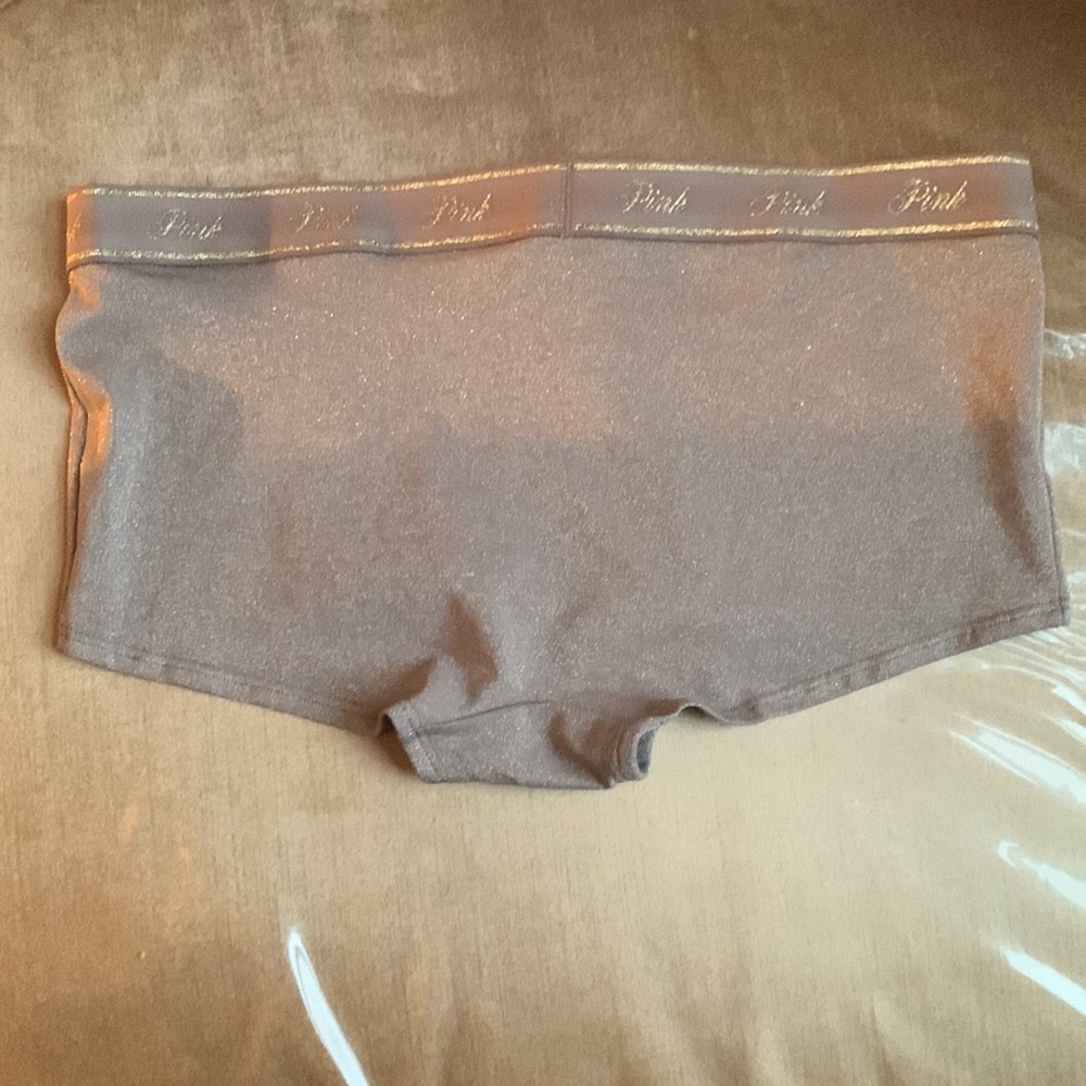 Selling Victoria’s Secret underwear nwt any questions ask 🌸😊